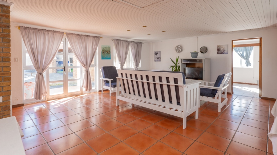 7 Bedroom Property for Sale in Struisbaai Western Cape